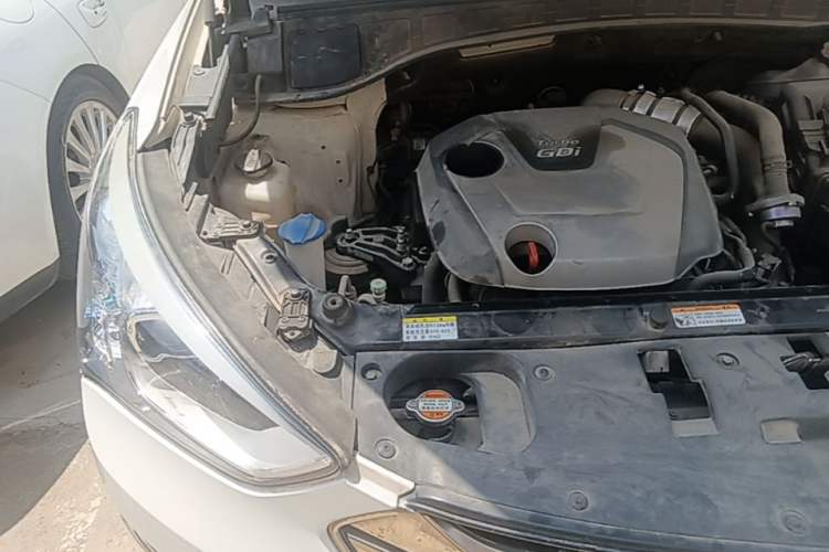 Used Hyundai Santa Fe 2015 2.0T Automatic Two-Wheel Drive Smart Version 5 Seats Engine Bay Right