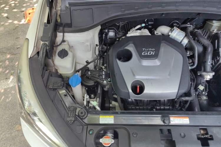 Used Hyundai Santa Fe 2015 2.0T Automatic Two-Wheel Drive Smart Version 5 Seats Engine Bay Right