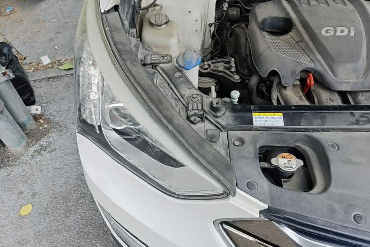 Used Hyundai Santa Fe 2015 2.4L Automatic All-Wheel Drive Smart Version 5 Seats Engine Bay Right