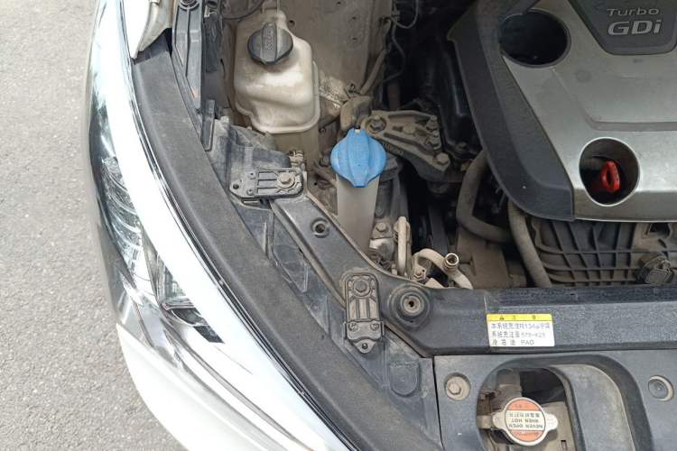 Used Hyundai Santa Fe 2015 2.0T Automatic All-Wheel Drive Smart Version 5 Seats Engine Bay Right