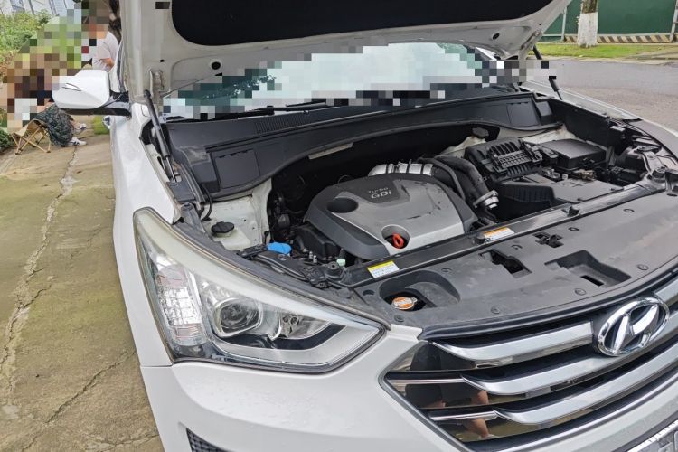 Used Hyundai Santa Fe 2015 2.0T Automatic Two-Wheel Drive Smart Version 5 Seats Engine Bay Right