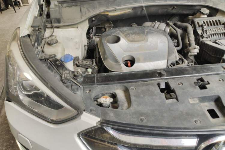 Used Hyundai Santa Fe 2015 2.0T Automatic 4x4 Top-Grade 7-Seater Engine Bay Right