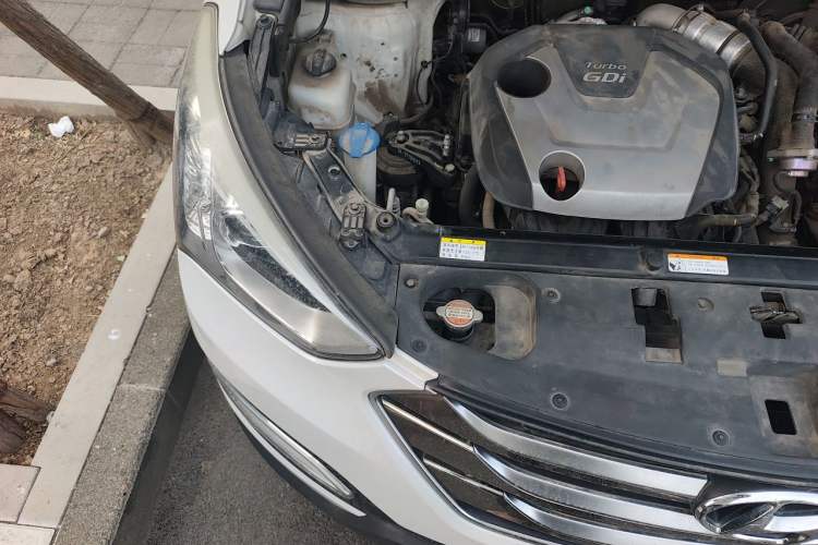 Used Hyundai Santa Fe 2015 2.0T Automatic 4x4 Smart 7-Seater Engine Bay Right