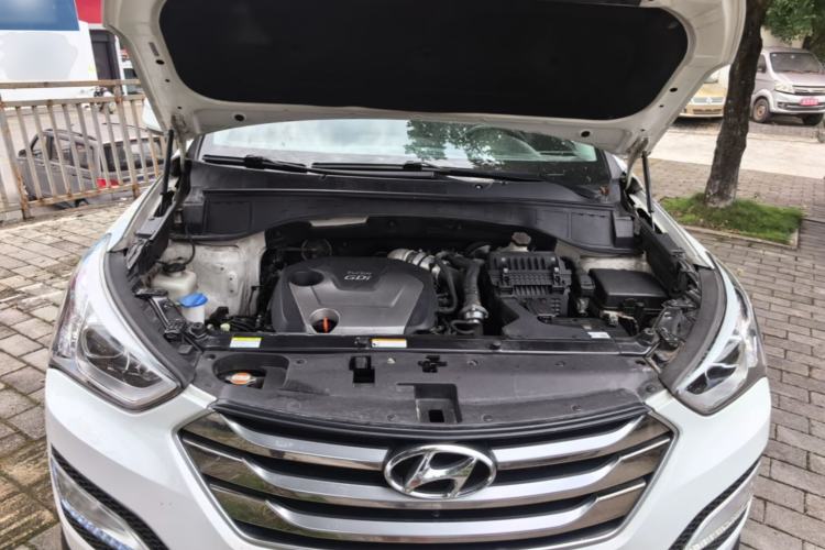 Used Hyundai Santa Fe 2015 2.0T Automatic Two-Wheel Drive Smart Version 5 Seats Engine Bay