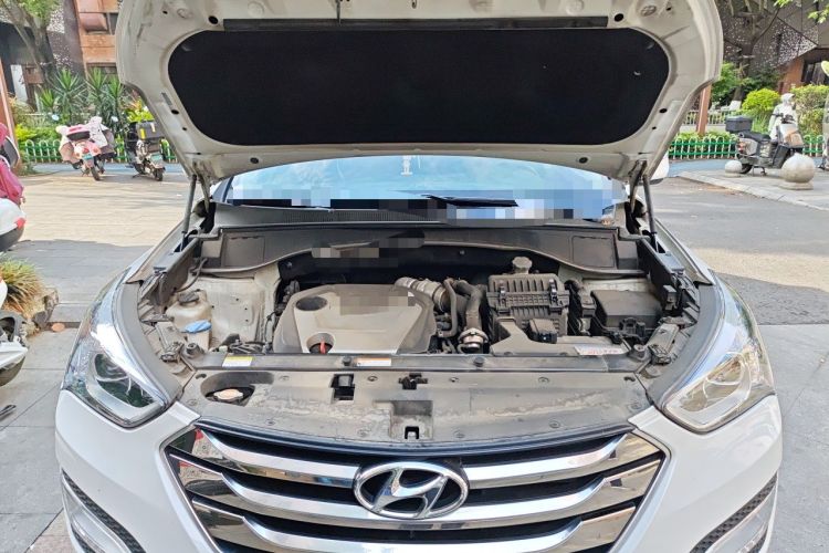 Used Hyundai Santa Fe 2015 2.0T Automatic 4x4 Smart 7-Seater Engine Bay
