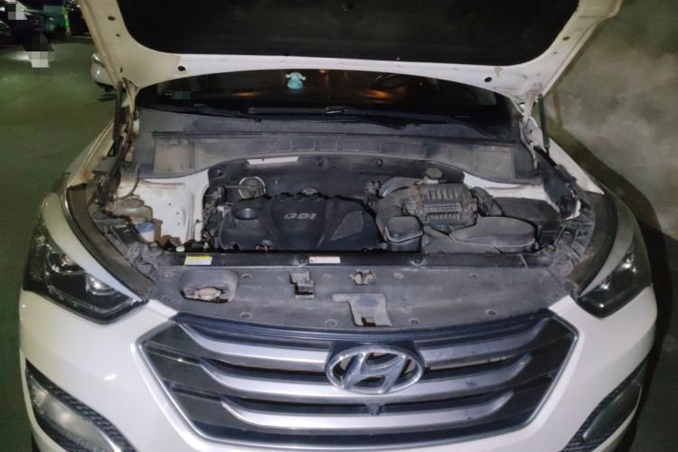 Used Hyundai Santa Fe 2015 2.4L Automatic Two-Wheel Drive Smart Version 5 Seats Engine Bay