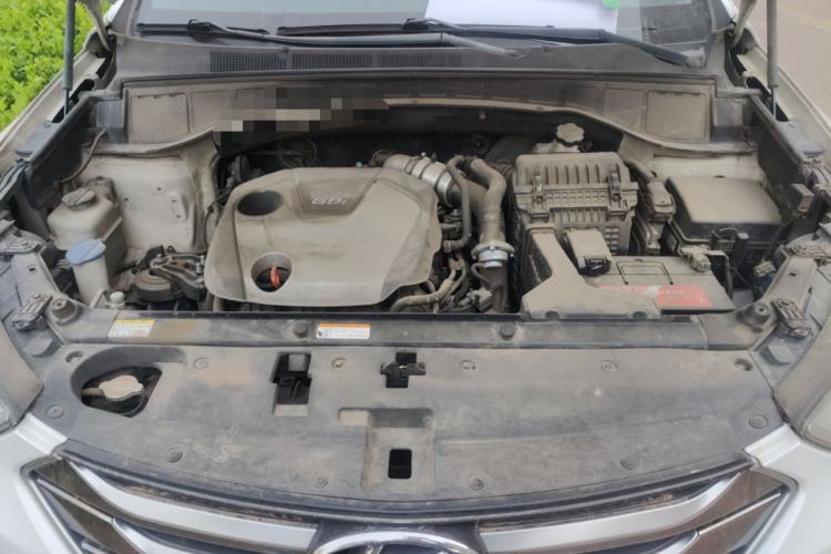 Used Hyundai Santa Fe 2015 2.0T Automatic Two-Wheel Drive Smart Version 5 Seats Engine Bay