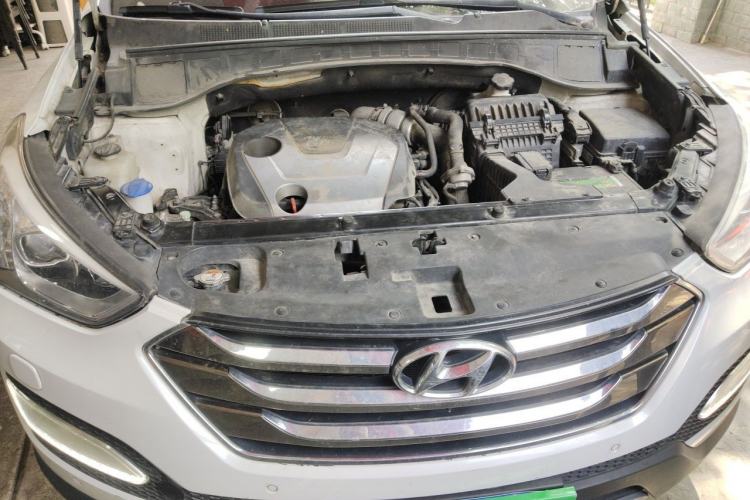 Used Hyundai Santa Fe 2015 2.0T Automatic 4x4 Top-Grade 7-Seater Engine Bay
