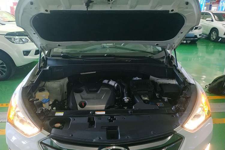 Used Hyundai Santa Fe 2015 2.0T Automatic 4x4 Smart 7-Seater Engine Bay