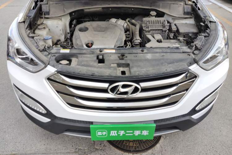 Used Hyundai Santa Fe 2015 2.0T Automatic Two-Wheel Drive Smart Version 5 Seats Engine Bay