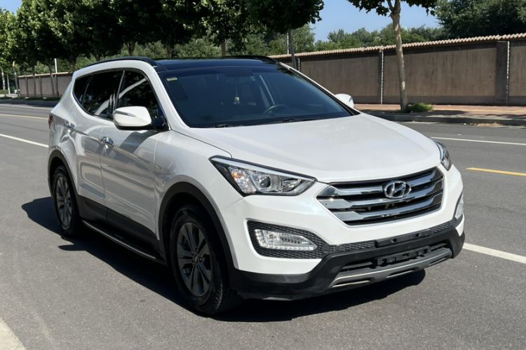 Used Hyundai Santa Fe 2015 2.0T Automatic 4x4 Smart 7-Seater Exterior 1