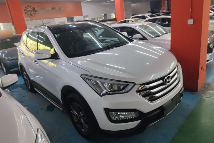 Used Hyundai Santa Fe 2015 2.4L Automatic All-Wheel Drive Smart Version 5 Seats Exterior 1