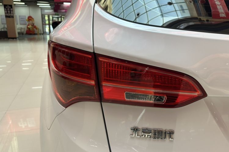 Used Hyundai Santa Fe 2015 2.0T Automatic 4x4 Smart 7-Seater Exterior 1