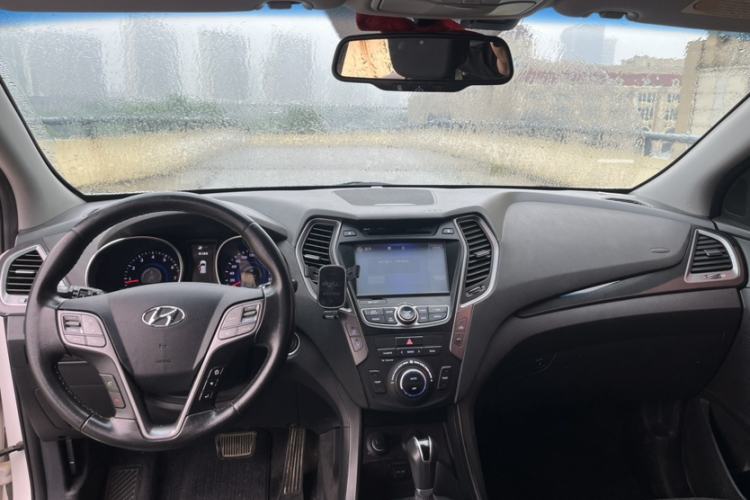 Used Hyundai Santa Fe 2015 2.0T Automatic Two-Wheel Drive Smart Version 5 Seats Exterior 11