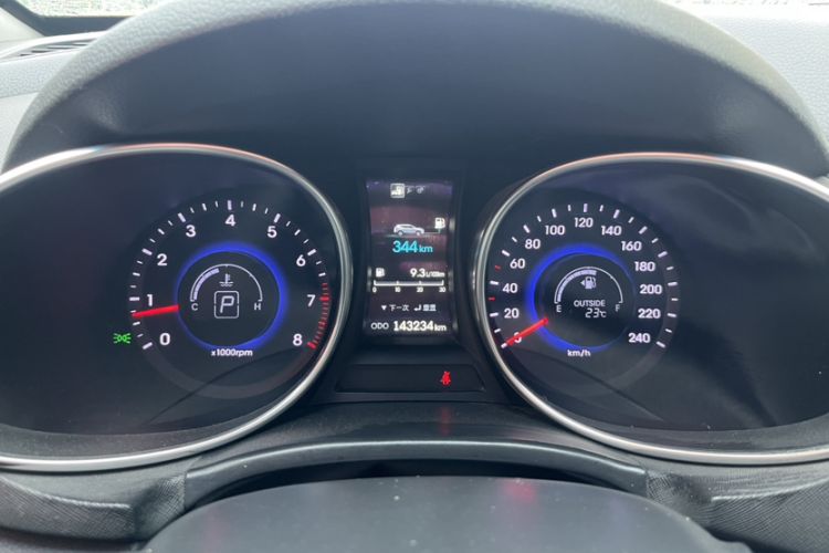Used Hyundai Santa Fe 2015 2.0T Automatic Two-Wheel Drive Smart Version 5 Seats Exterior 13