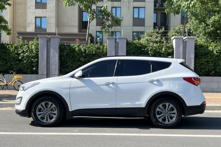 Used Hyundai Santa Fe 2015 2.0T Automatic 4x4 Smart 7-Seater Exterior 2