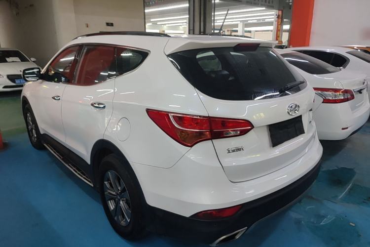 Used Hyundai Santa Fe 2015 2.4L Automatic All-Wheel Drive Smart Version 5 Seats Exterior 2