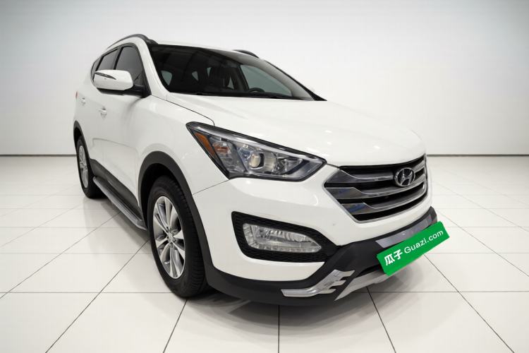 Used Hyundai Santa Fe 2015 2.4L Automatic Two-Wheel Drive Smart Version 5 Seats Exterior 2