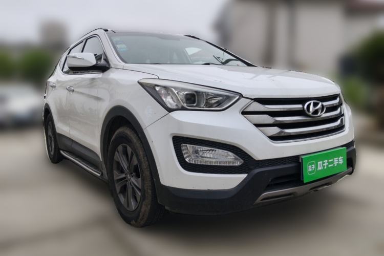 Used Hyundai Santa Fe 2015 2.0T Automatic Two-Wheel Drive Smart Version 5 Seats Exterior 2