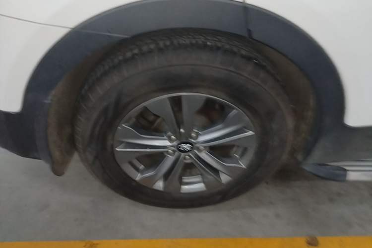 Used Hyundai Santa Fe 2015 2.0T Automatic Two-Wheel Drive Smart Version 5 Seats Exterior 2