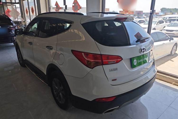 Used Hyundai Santa Fe 2015 2.4L Automatic All-Wheel Drive Smart Version 5 Seats Exterior 2