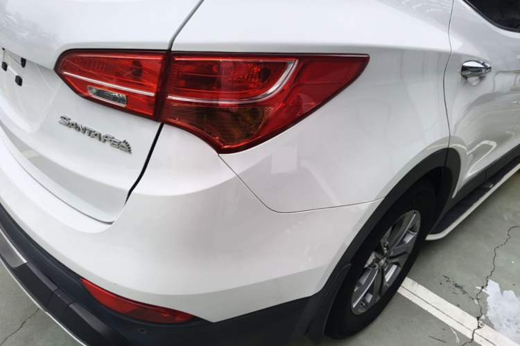 Used Hyundai Santa Fe 2015 2.4L Automatic Two-Wheel Drive Smart Version 5 Seats Exterior 3