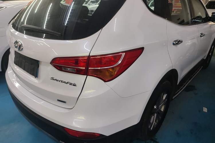 Used Hyundai Santa Fe 2015 2.4L Automatic All-Wheel Drive Smart Version 5 Seats Exterior 3