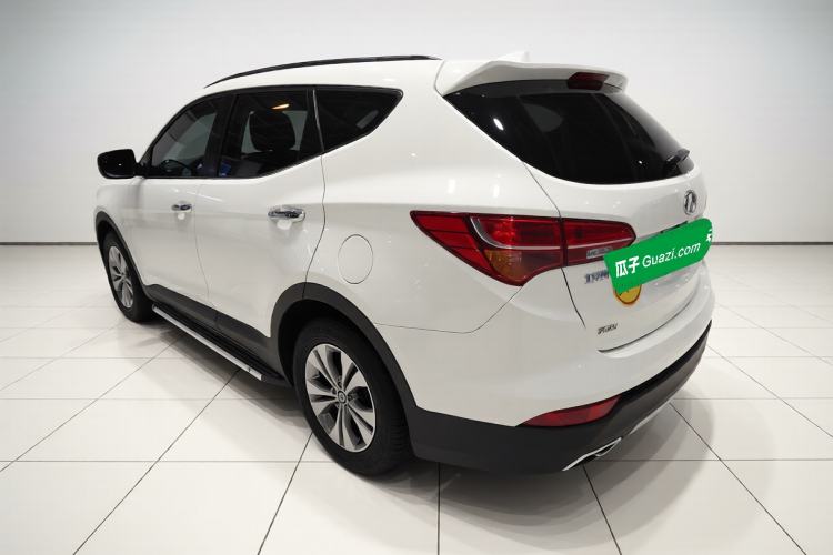Used Hyundai Santa Fe 2015 2.4L Automatic Two-Wheel Drive Smart Version 5 Seats Exterior 3