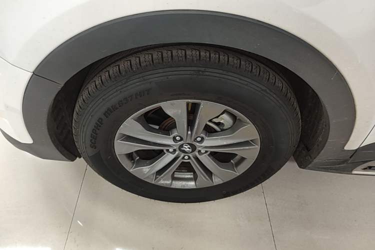 Used Hyundai Santa Fe 2015 2.0T Automatic All-Wheel Drive Smart Version 5 Seats Exterior 4