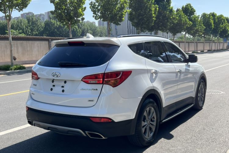Used Hyundai Santa Fe 2015 2.0T Automatic 4x4 Smart 7-Seater Exterior 4