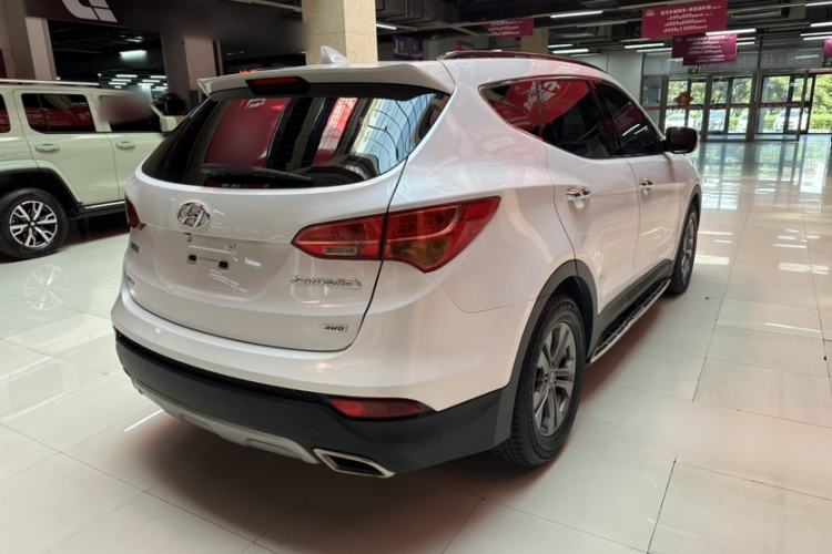 Used Hyundai Santa Fe 2015 2.0T Automatic 4x4 Smart 7-Seater Exterior 4