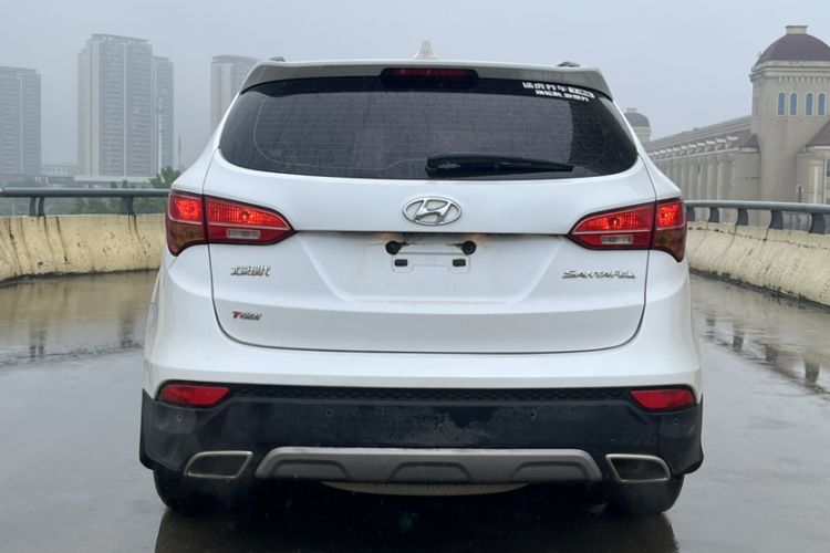 Used Hyundai Santa Fe 2015 2.0T Automatic Two-Wheel Drive Smart Version 5 Seats Exterior 4