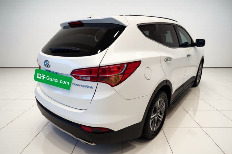 Used Hyundai Santa Fe 2015 2.4L Automatic Two-Wheel Drive Smart Version 5 Seats Exterior 5