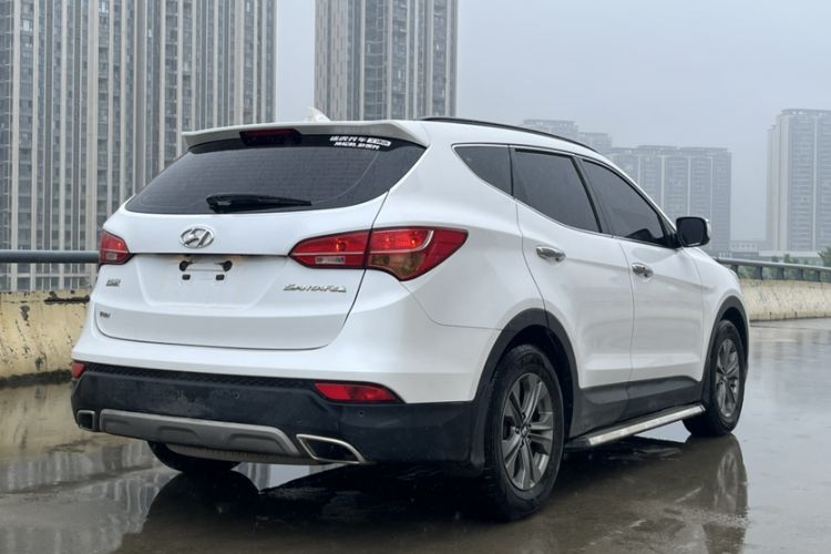 Used Hyundai Santa Fe 2015 2.0T Automatic Two-Wheel Drive Smart Version 5 Seats Exterior 5