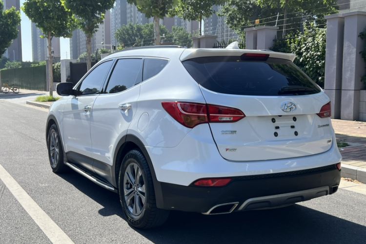 Used Hyundai Santa Fe 2015 2.0T Automatic 4x4 Smart 7-Seater Exterior 6