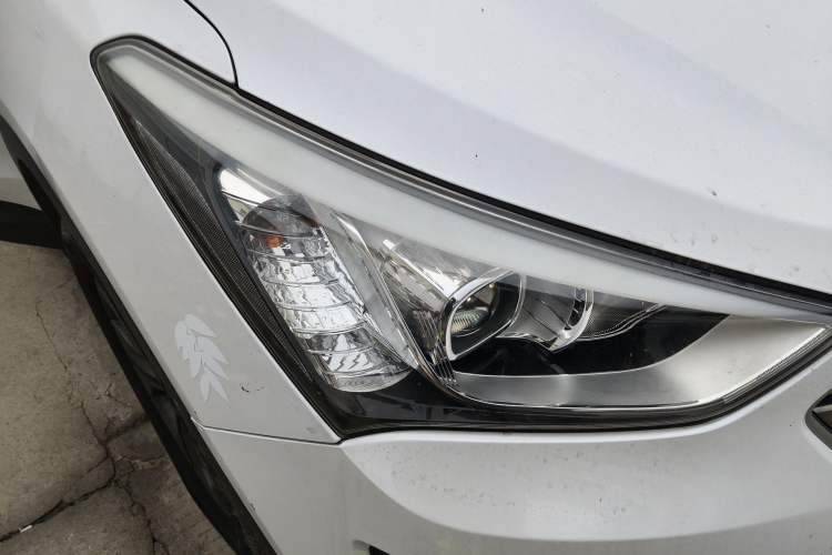 Used Hyundai Santa Fe 2015 2.0T Automatic Two-Wheel Drive Smart Version 5 Seats Exterior 6