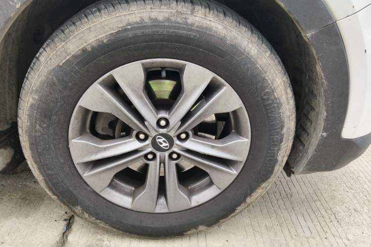 Used Hyundai Santa Fe 2015 2.0T Automatic Two-Wheel Drive Smart Version 5 Seats Exterior 7