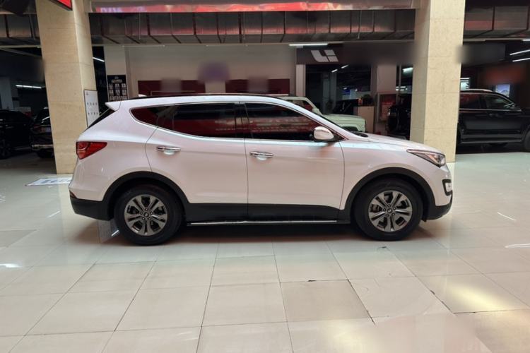 Used Hyundai Santa Fe 2015 2.0T Automatic 4x4 Smart 7-Seater Exterior 8