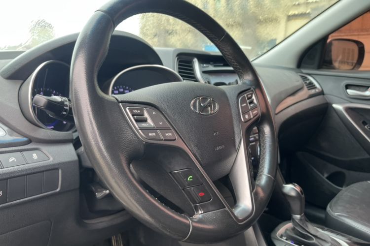 Used Hyundai Santa Fe 2015 2.0T Automatic Two-Wheel Drive Smart Version 5 Seats Exterior 8