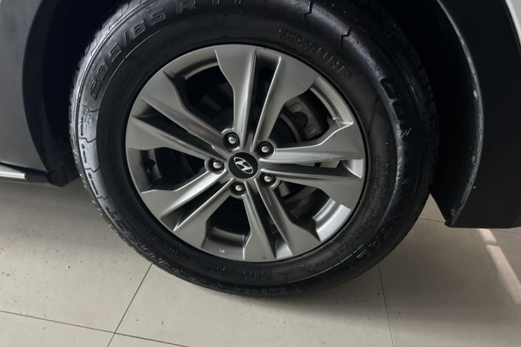 Used Hyundai Santa Fe 2015 2.0T Automatic 4x4 Smart 7-Seater Exterior 9