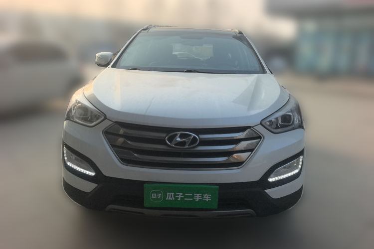 Used Hyundai Santa Fe 2015 2.4L Automatic All-Wheel Drive Smart Version 5 Seats Front