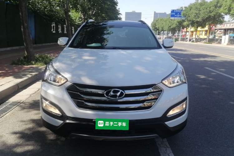 Used Hyundai Santa Fe 2015 2.0T Automatic 4x4 Smart 7-Seater Front