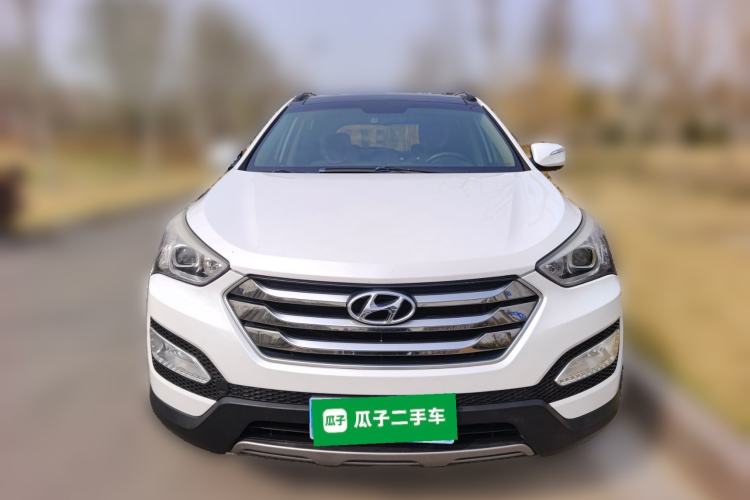 Used Hyundai Santa Fe 2015 2.4L Automatic All-Wheel Drive Smart Version 5 Seats Front