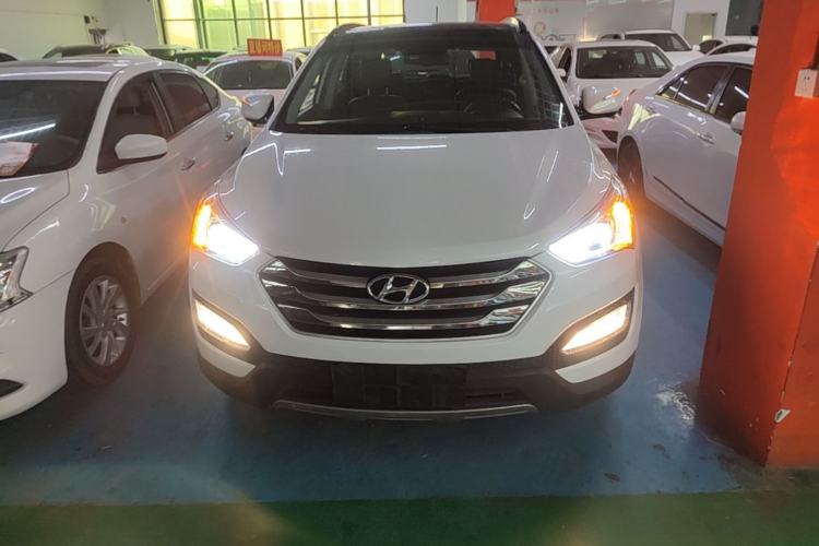 Used Hyundai Santa Fe 2015 2.4L Automatic All-Wheel Drive Smart Version 5 Seats Front
