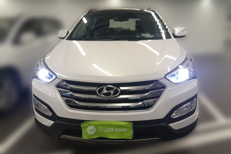 Used Hyundai Santa Fe 2015 2.4L Automatic All-Wheel Drive Smart Version 5 Seats Front
