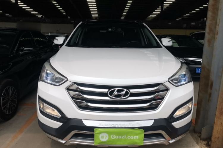 Used Hyundai Santa Fe 2015 2.4L Automatic All-Wheel Drive Smart Version 5 Seats Front