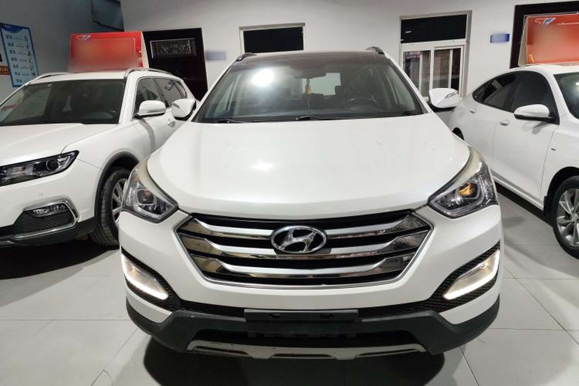 Used Hyundai Santa Fe 2015 2.4L Automatic Two-Wheel Drive Smart Version 5 Seats Front