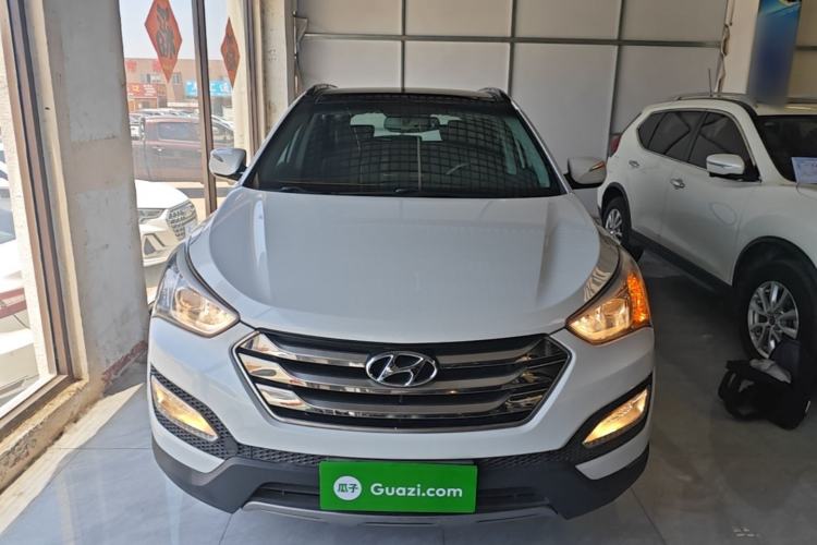 Used Hyundai Santa Fe 2015 2.4L Automatic All-Wheel Drive Smart Version 5 Seats Front