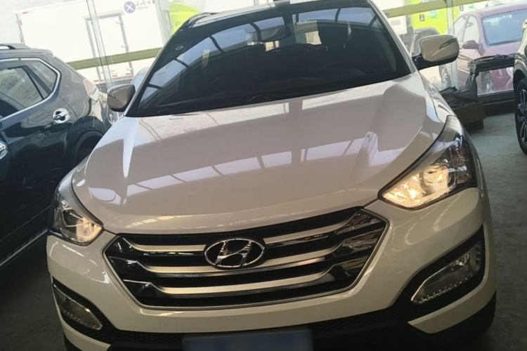 Used Hyundai Santa Fe 2015 2.0T Automatic Two-Wheel Drive Smart Version 5 Seats Front