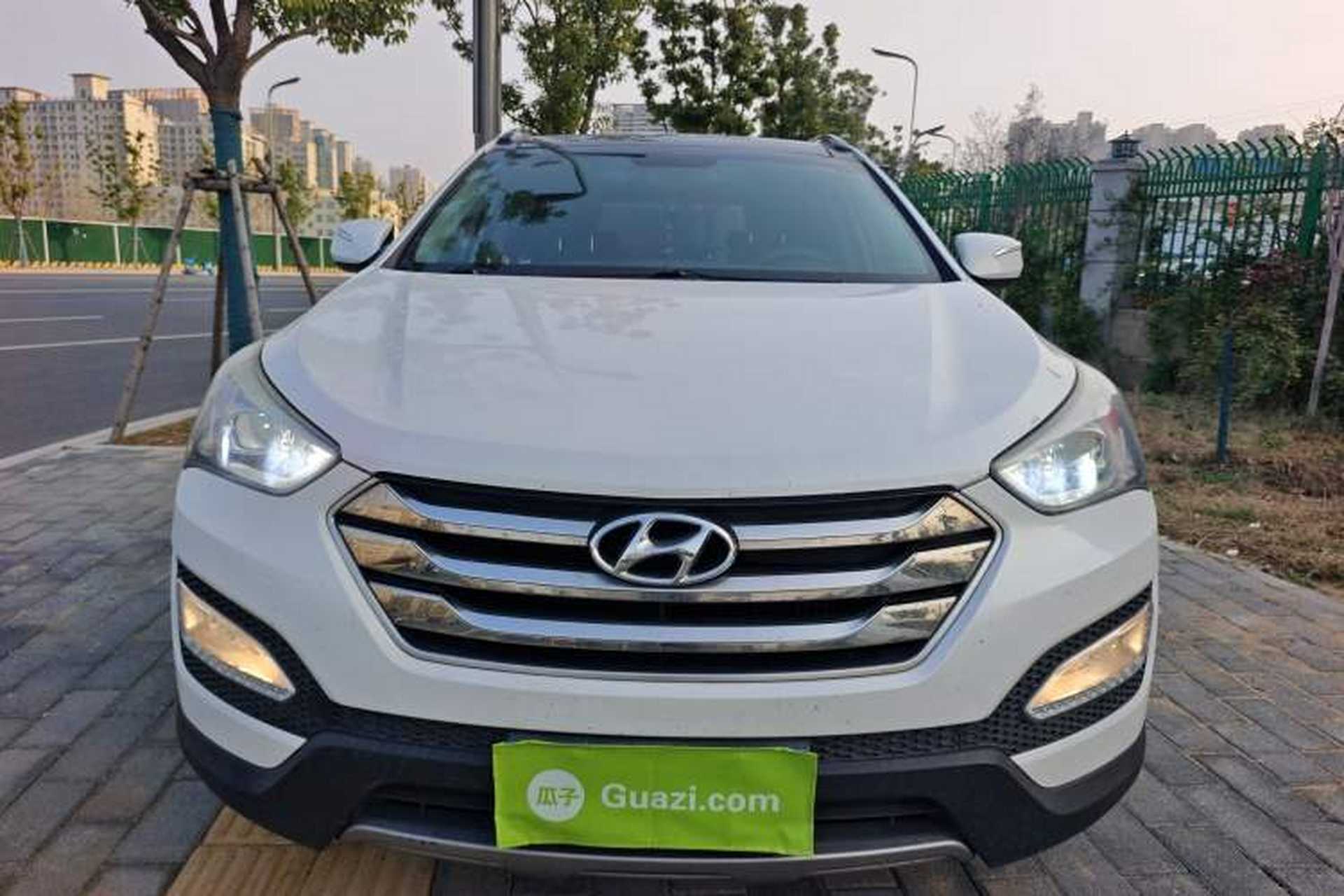Used Hyundai Santa Fe 2015 2.0T Automatic Two-Wheel Drive Smart Version 5 Seats Front